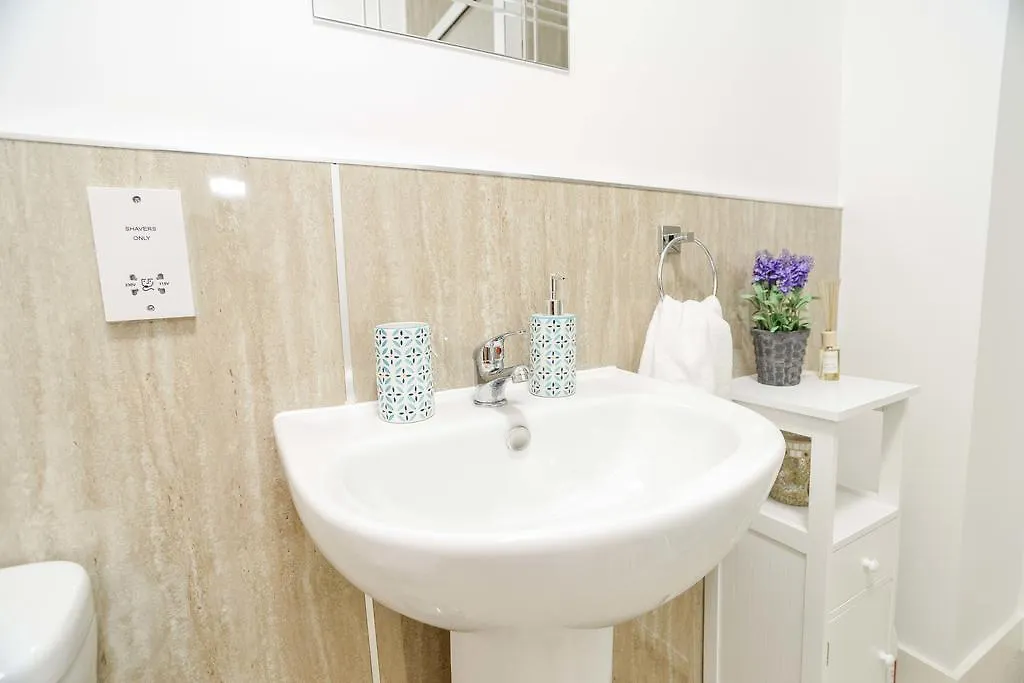 Modern Central Apartment Aberdeen