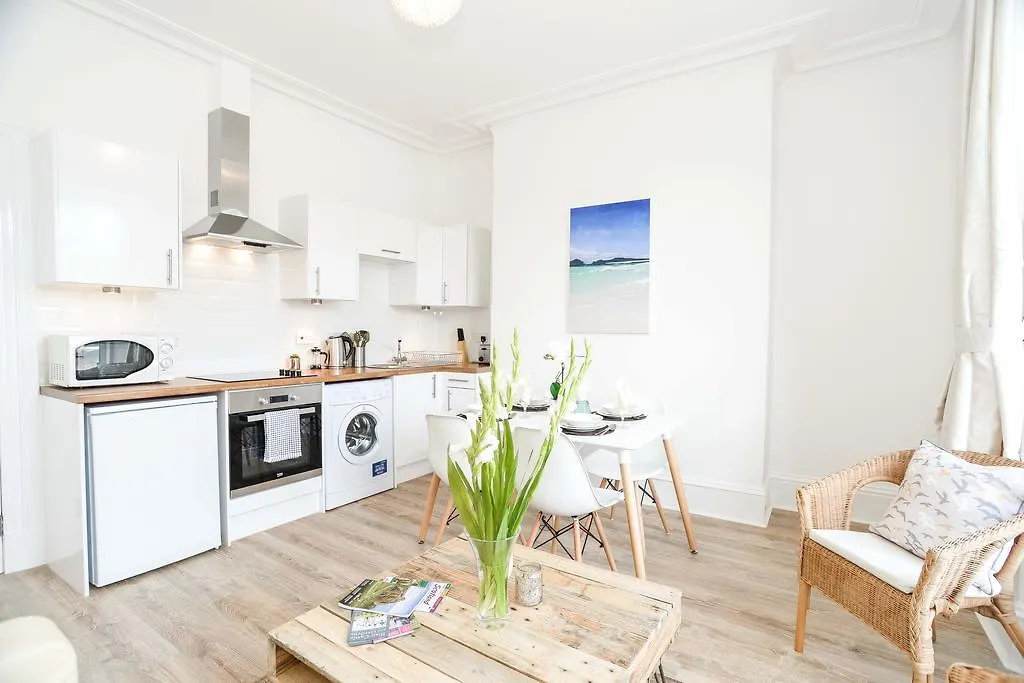 Modern Central Apartment Aberdeen